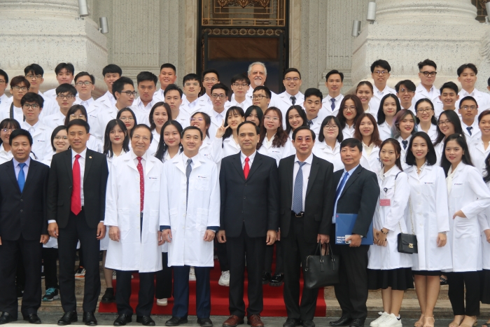 Lễ trao Áo trắng – Đại học VinUni