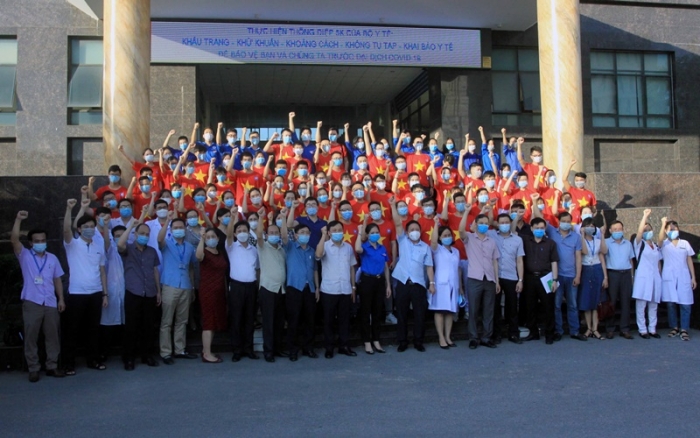 70 cán bộ, sinh viên Đại học Y, Dược tỉnh Thái Bình lên đường chống dịch